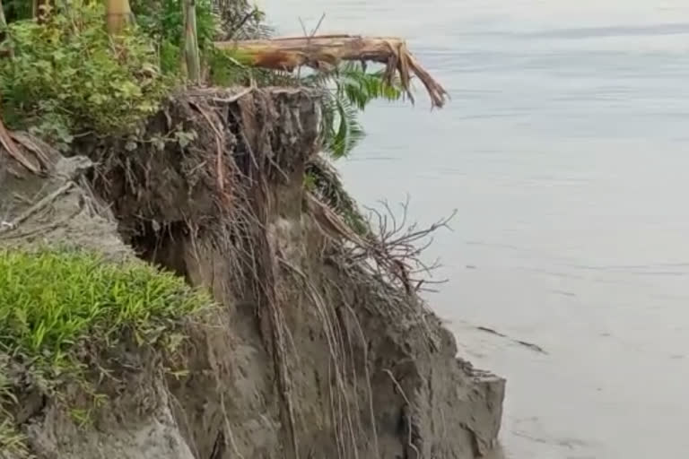 river erosion brings fear among people of majuli