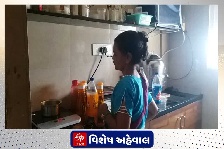 કોરોના કાળમાં ઘરઘાટીઓ બની મજબૂર