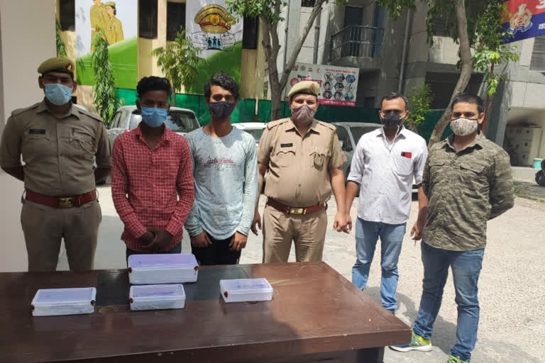 noida sector 24 police busted gang selling stolen mobiles on OLX