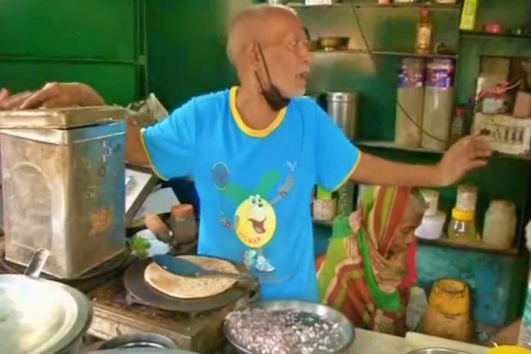 Baba Ka Dhaba's Kanta Prasad returns to old eatery  Baba Ka Dhaba  Baba Ka Dhaba news  Delhi Baba Ka Dhaba  Kanta Prasad Baba Ka Dhaba  Kanta Prasad's restaurant fails  'ബാബാ കാ ദാബ'  കാന്ത പ്രസാദ്‌  ലോക്ക്‌ഡൗണ്‍  വഴിയോര കച്ചവടക്കാര്‍