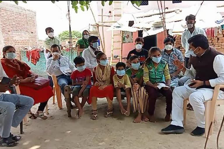 BJP President of Datia district met the children