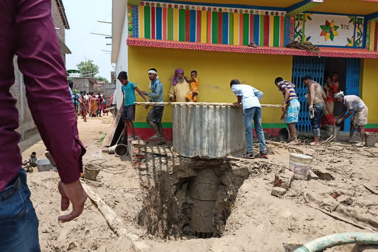 two man died after falling in a well