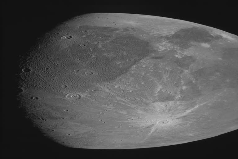 નાસાના જૂનો સ્પેસક્રાફ્ટે મોકલી ગેનીમેડની પ્રથમ છબીઓ