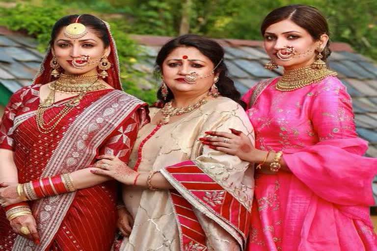 newly-wed-yami-gautam-celebrates-and-wishes-her-mother-happy-birthday-says-has-become-more-like-her