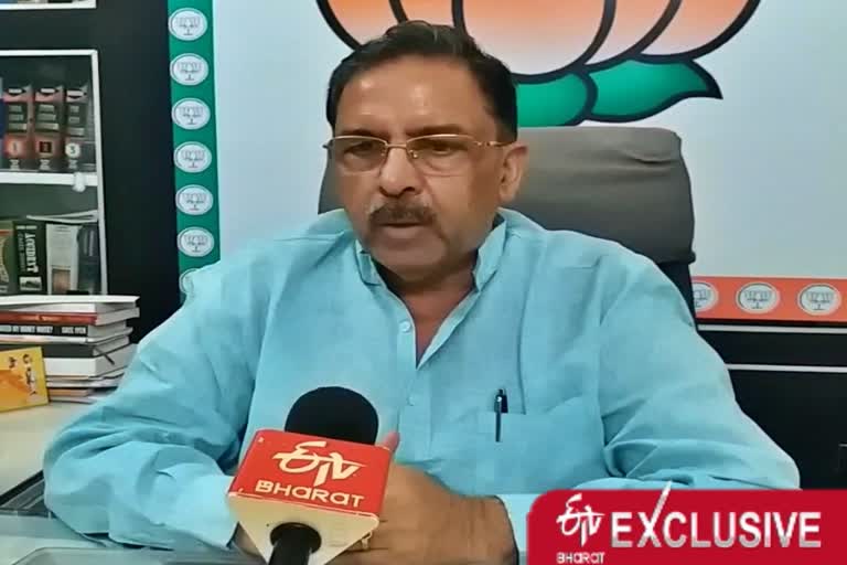 Arun Chaturvedi,   Jaipur Greater Mayor suspension