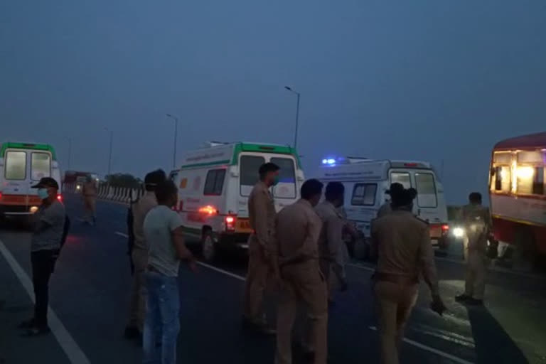 bus accident at agra kanpur expressway