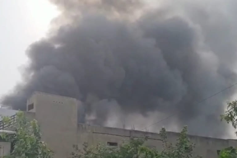 fire broke out in a paint factory in Ghaziabad