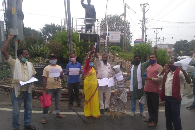 Nai Sangh burnt effigy against Health Minister Banna Gupta