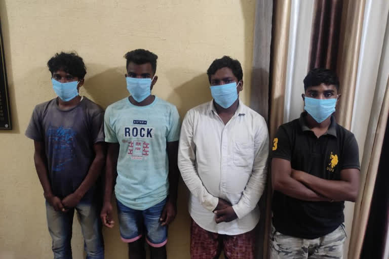 Four smugglers arrested with opium worth three lakhs in Khunti