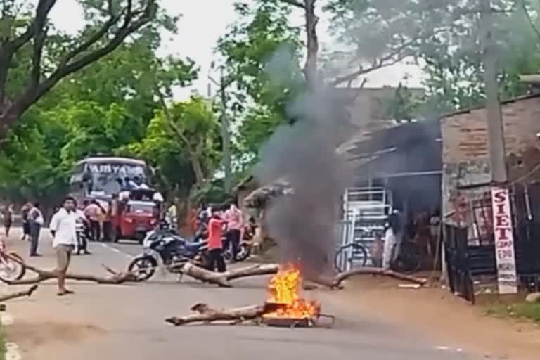 protest-over-elictrical-problem in Nayagarh