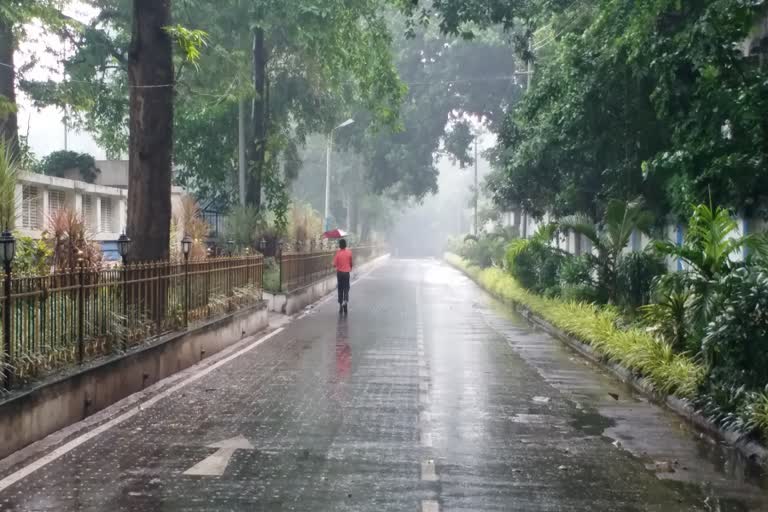 আগামী তিন দিন কলকাতা-সহ দক্ষিণবঙ্গে ভারী বৃষ্টির সম্ভাবনা