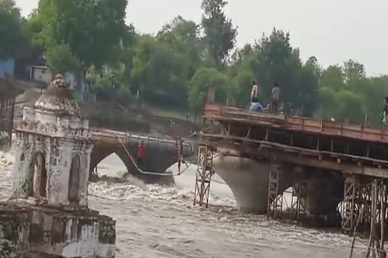 4 children  others rescued by SDRF team in MP's Sagar  സുനാർ നദിയിലെ ജലനിരപ്പ്  എൻഡിആർഎഫ്‌  ജലനിരപ്പ് ഉയർന്നു