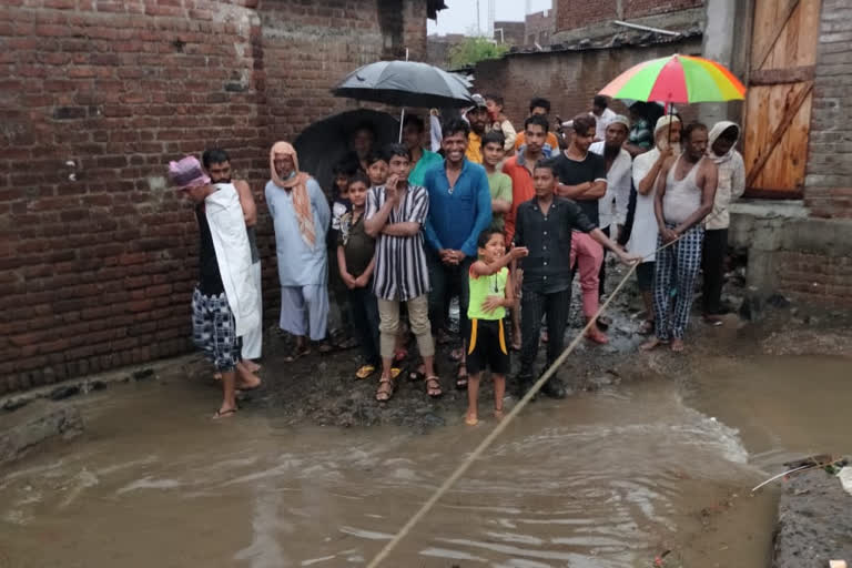 Shailesh Hinge has appealed to the citizens to be careful as it is raining for the next four days in Washim