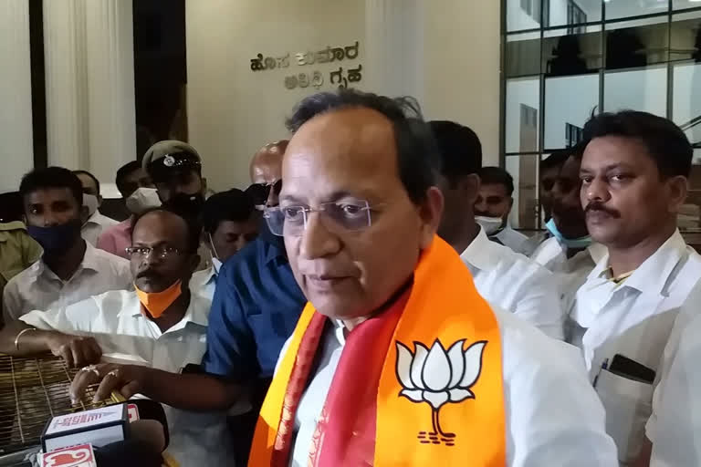 State BJP incharge Arun Sing