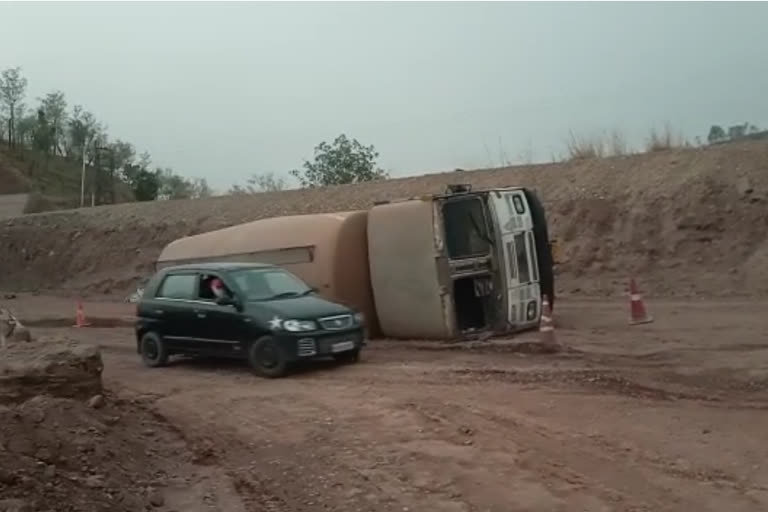 bulker overturn on chandigarh manali nh