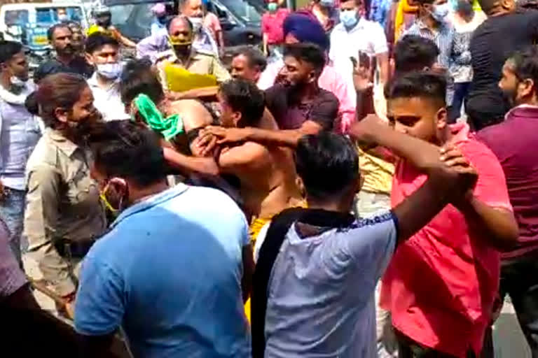 clash between two groups in tahliwal chowk