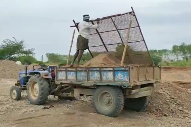 sand smuggling in Vinukonda