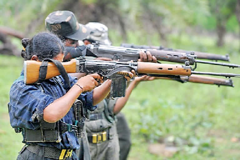 13 Naxals surrender in Bastar  Naxals surrender in Bastar  Naxals surrender in sukma  Naxals surrender in chhattisgarh  ഛത്തീസ്‌ഗഡിൽ 13 നക്‌സലുകൾ കീഴടങ്ങി  നക്‌സലുകൾ കീഴടങ്ങി  ഛത്തീസ്‌ഗഡ്  ഛത്തീസ്‌ഗഡ് നക്‌സലുകൾ  ബസ്‌തർ  Chhattisgarh  Chhattisgarh Naxals  Chhattisgarh Naxals surrender