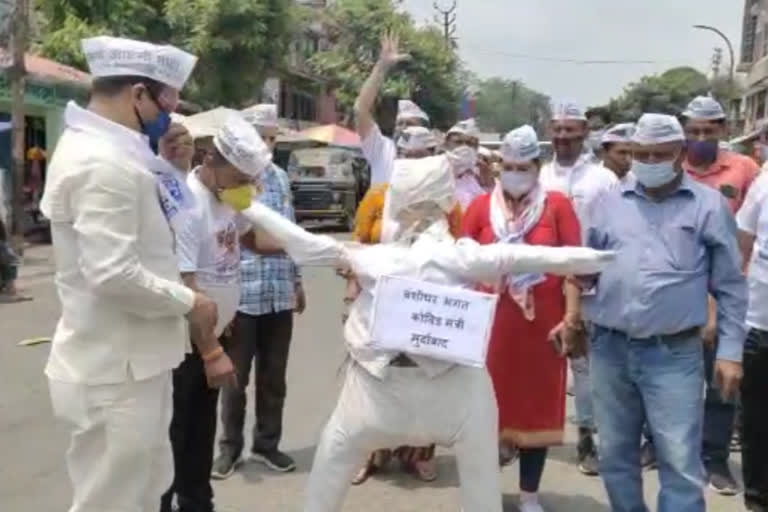 आम आदमी पार्टी ने फूंका कैबिनेट मंत्री बंशीधर भगत का पुतला