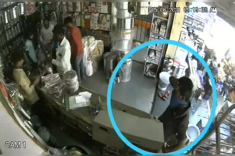 cell phone theft caught by cc cameras