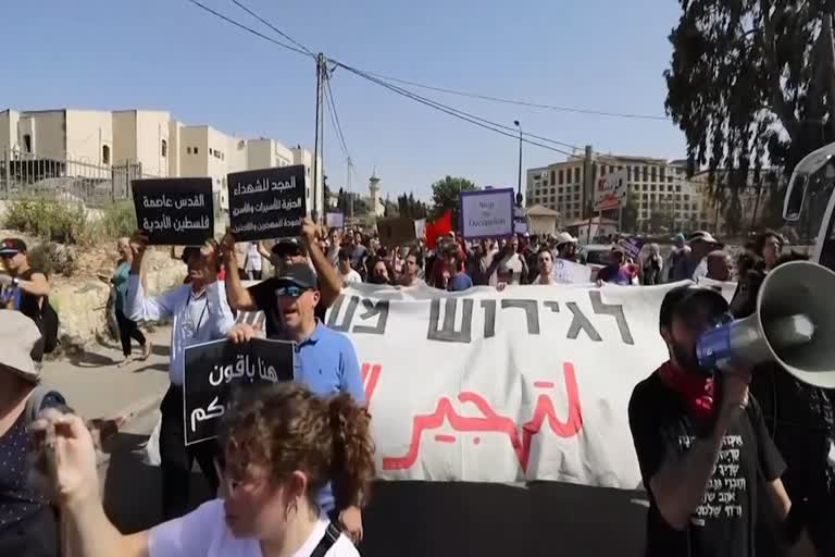 Palestinians protest