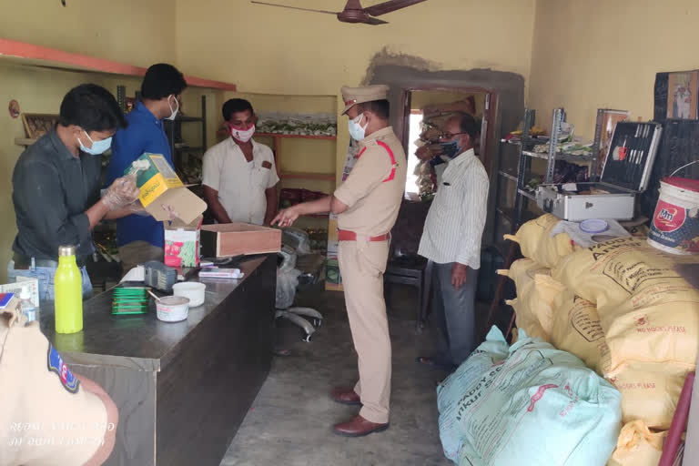 Theft at a fertilizer shop in Narsimhaulpet zone of Mahabubabad district