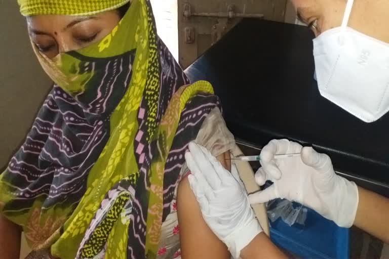 આણંદ જિલ્લામાં 6 લાખ લોકોએ મુકાવી રસી