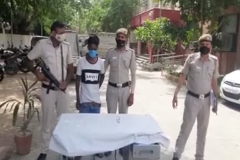 Uttam Nagar police arrested fugitive criminal in delhi