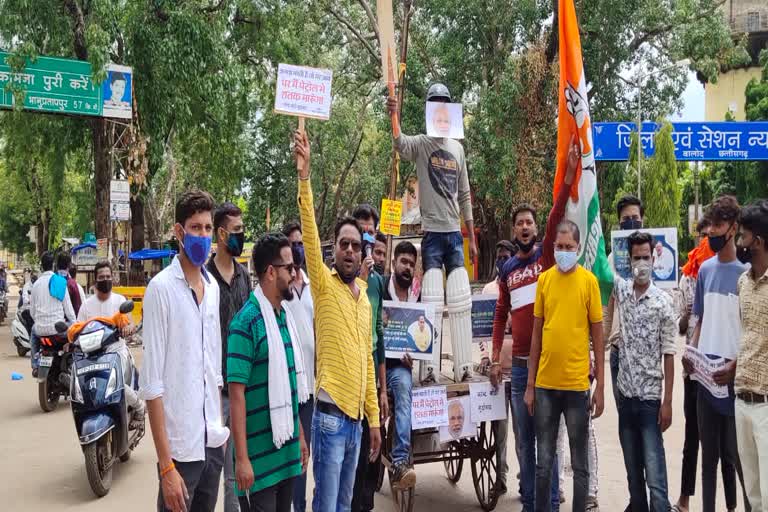 Youth Congress rotates effigy of PM Modi