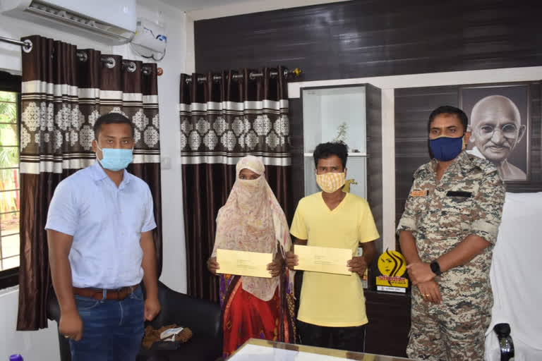 Naxalite couple surrenders in Bijapur