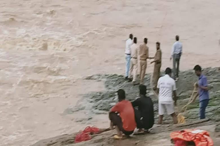 boy-went-to-bathe-with-friends-drowned-in-hasdeo-river-at-koriya