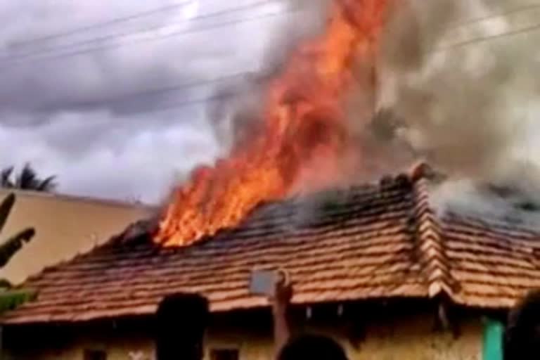 house catches fire in Mandya