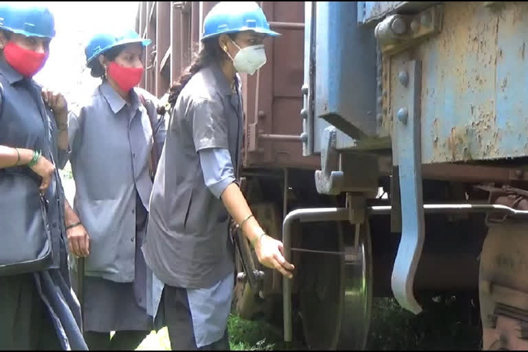 team of 10 women to inspect the Central Railway freight train in thane