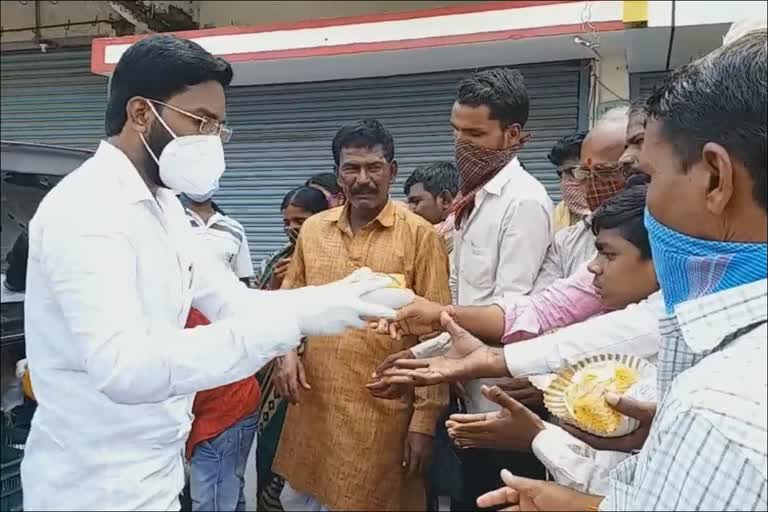 tipu sultan committee distributed food in needy amid lockdown in yadgir