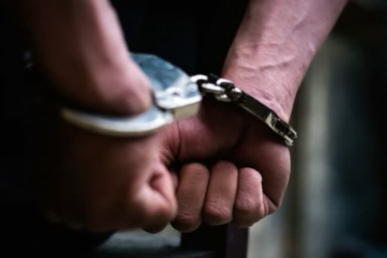 four-arrested-including-two-policemen-with-charas