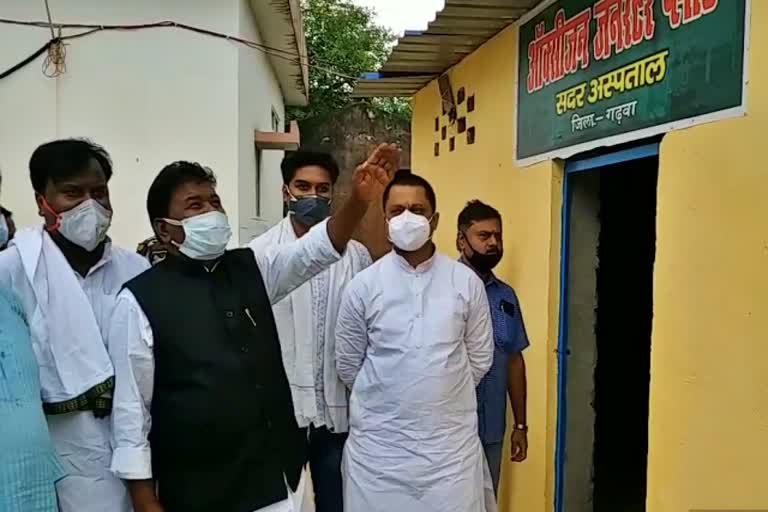vaccination-incharge-bandhu-tirkey-inspected-sadar-hospital-garhwa