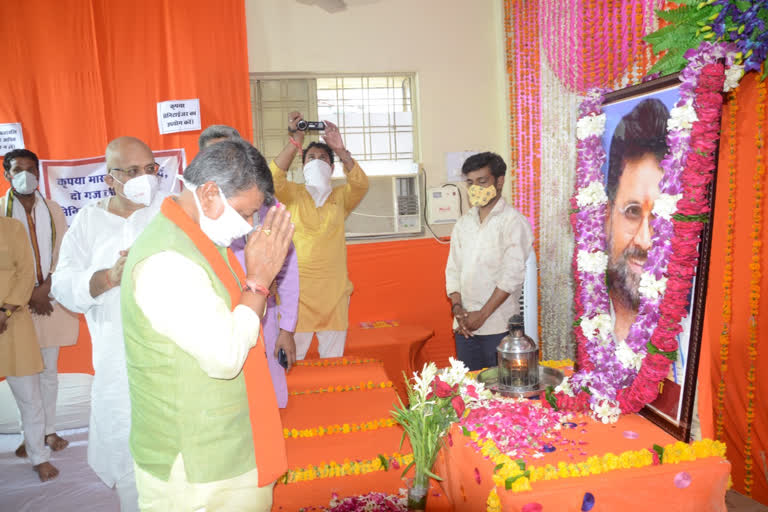 kailash-vijayvargiya-visits-vidisha-to-pay-tribute-to-late-minister-laxmikant-sharma