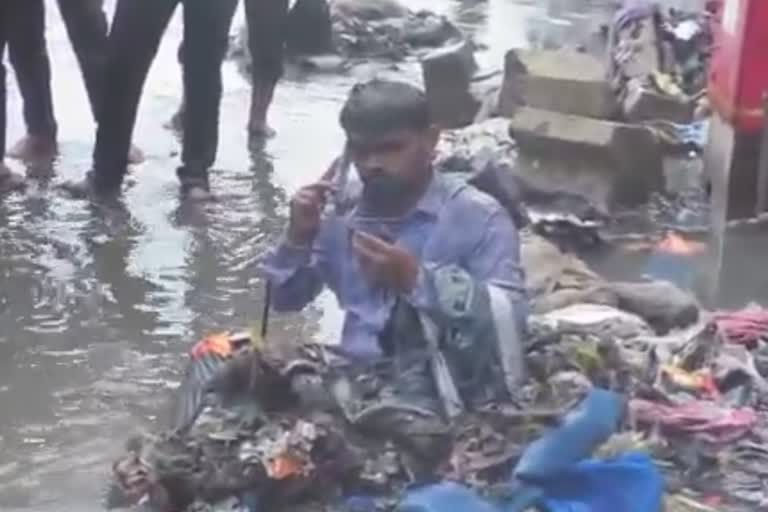 Shiv Sena MLA throws contractor in drain