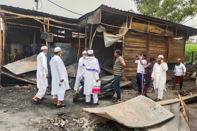 jamiat ulema team visit shastri park burnt furniture market delhi