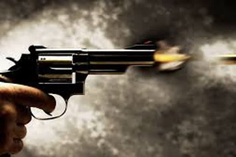 one-youth-died-due-to-shoot-out-at-jibanatala-of-west-bengal