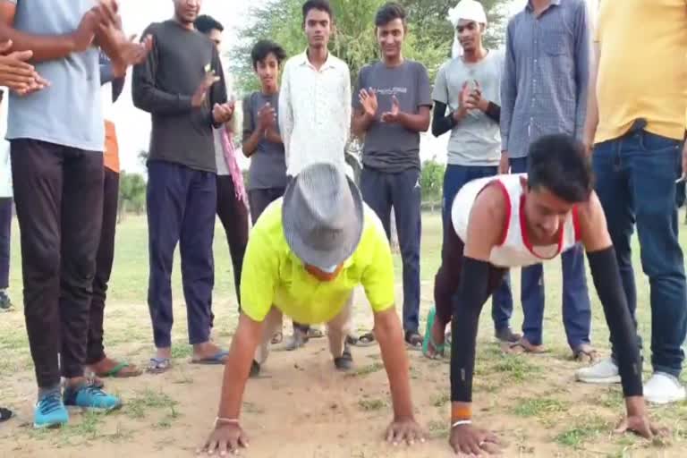 fitness exercise,  push up exercise,  BJP MLA Ruparam Murawtiya,  Ruparam Murawtiya,  Rajasthan BJP MLA,  Rajasthan MLA,  Rajasthan News,  Viral video,  भाजपा विधायक रूपाराम मुरावतिया,  राजस्थान समाचार,  Nagaur News