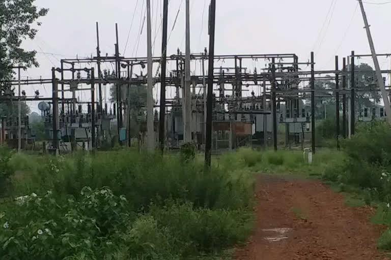 electricity poll broke due to rain