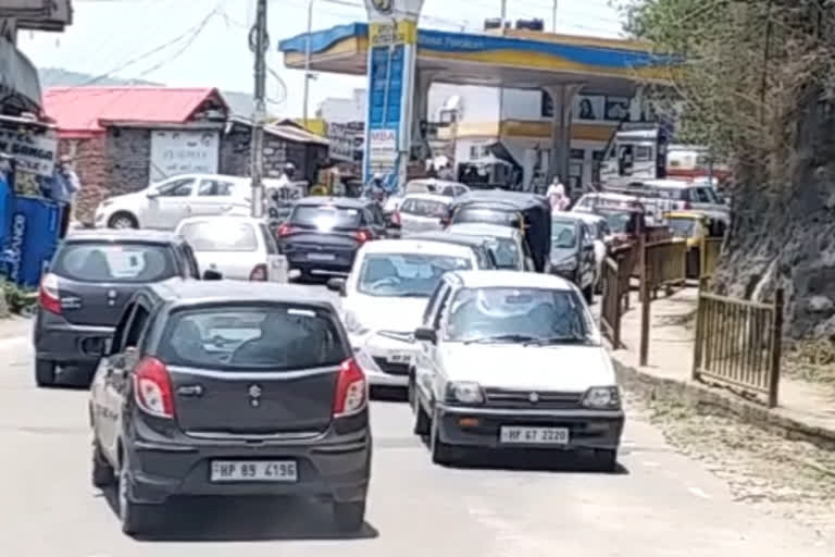 traffic increased due to the vehicles of tourists in Bilaspur