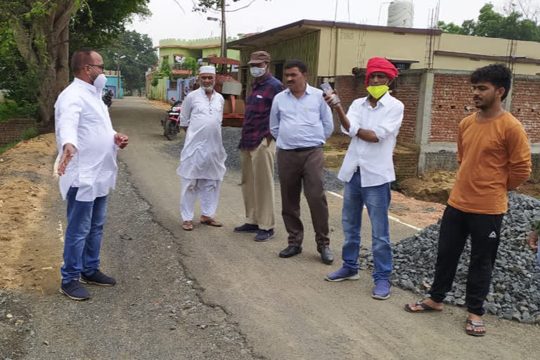 team of cpiml inspected the disturbances in the road construction in giridih