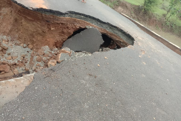 road of Pradhan Mantri Gram Sadak Yojana in Korba was washed away by rain in korba