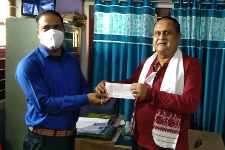 reporter sends financial support to cm relief fund