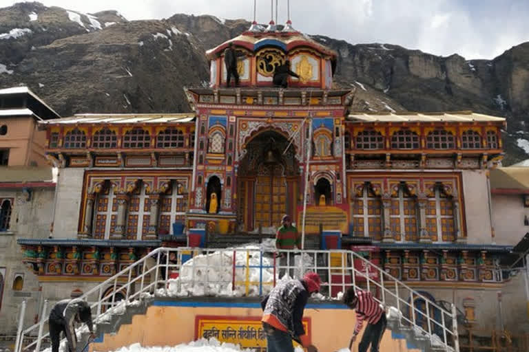 Chardham Yatra  Chardham Yatra postponed  Uttarakhand government  Subodh Uniyal  Nainital High Court  Badrinath, Kedarnath and Gangotri-Yamunotri  COVID 19  COVID 19 lockdown  COVID vaccination  ഉത്തരാഖണ്ഡ് സര്‍ക്കാര്‍ ചാർധാം യാത്ര മാറ്റിവച്ചു വാര്‍ത്ത  ചാർധാം യാത്ര മാറ്റിവച്ചു വാര്‍ത്ത  ചാർധാം യാത്ര പുതിയ വാര്‍ത്ത  ചാർധാം യാത്ര മാറ്റിവച്ചു ലോക്ക്‌ഡൗണ്‍ വാര്‍ത്ത