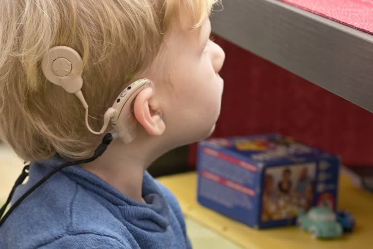kid deafness, cochlear implants deafness, hearing loss kids
