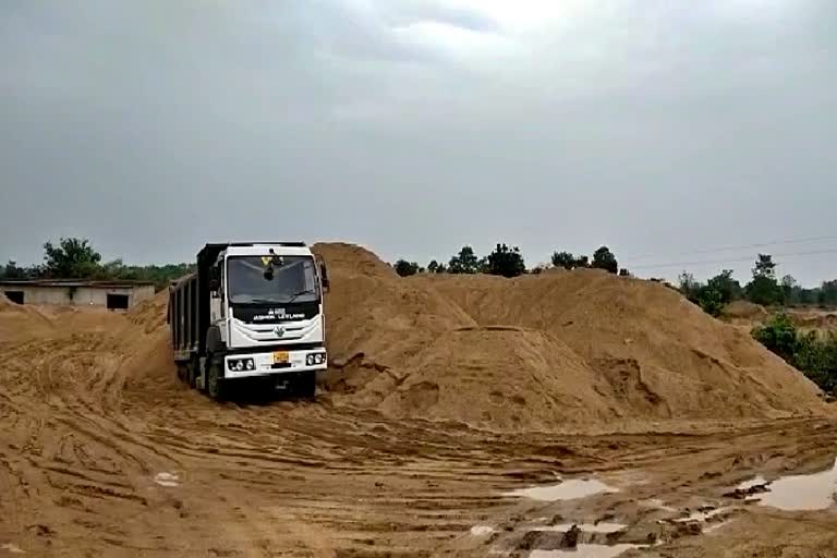 Illegal mining of sand in Mahasamund