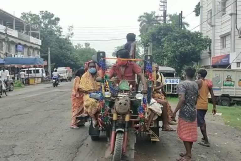 কদম্বগাছির 80 জন ঘরছাড়া বিজেপি কর্মীকে ঘরে ফেরাল প্রশাসন